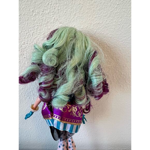 Ever After High First Chapter Madeline Hatter Doll PurpleMint Hair Monster High - Picture 5 of 5
